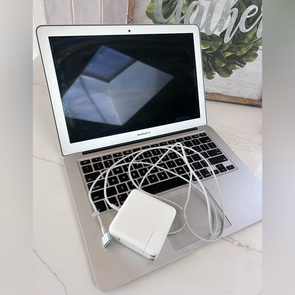 Apple MacBook Air - Picture 8 of 8